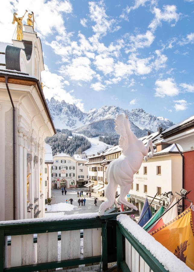 Hotel Cavallino Bianco - Weisses Roessl San Candido Dış mekan fotoğraf