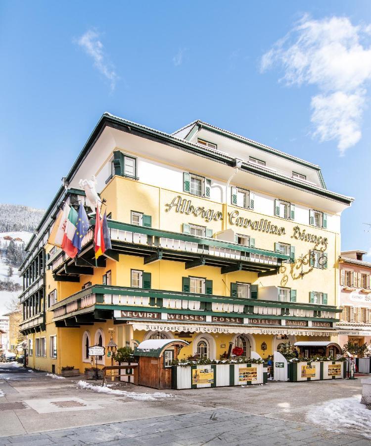 Hotel Cavallino Bianco - Weisses Roessl San Candido Dış mekan fotoğraf