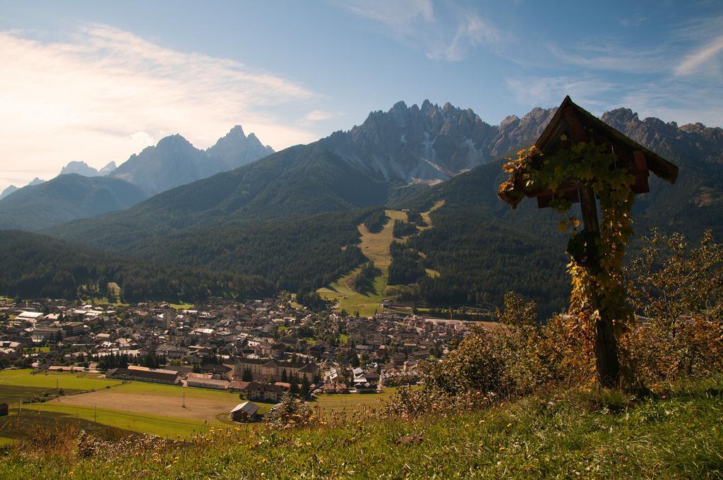 Hotel Cavallino Bianco - Weisses Roessl San Candido Dış mekan fotoğraf