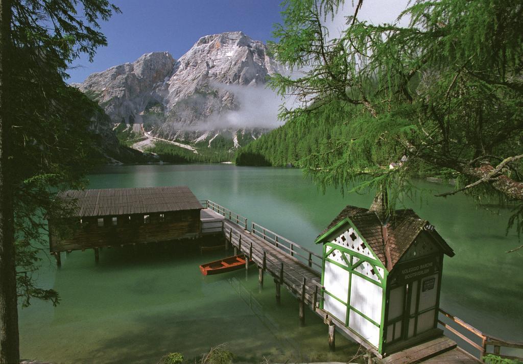 Hotel Cavallino Bianco - Weisses Roessl San Candido Dış mekan fotoğraf