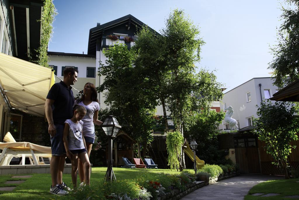 Hotel Cavallino Bianco - Weisses Roessl San Candido Dış mekan fotoğraf