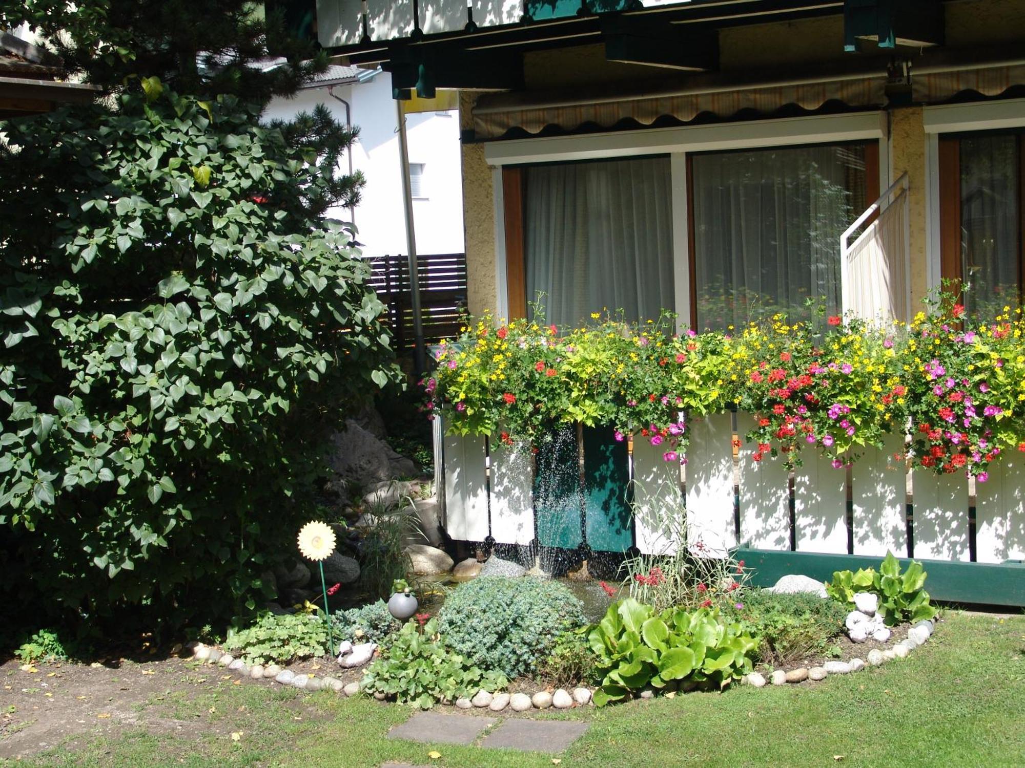 Hotel Cavallino Bianco - Weisses Roessl San Candido Dış mekan fotoğraf