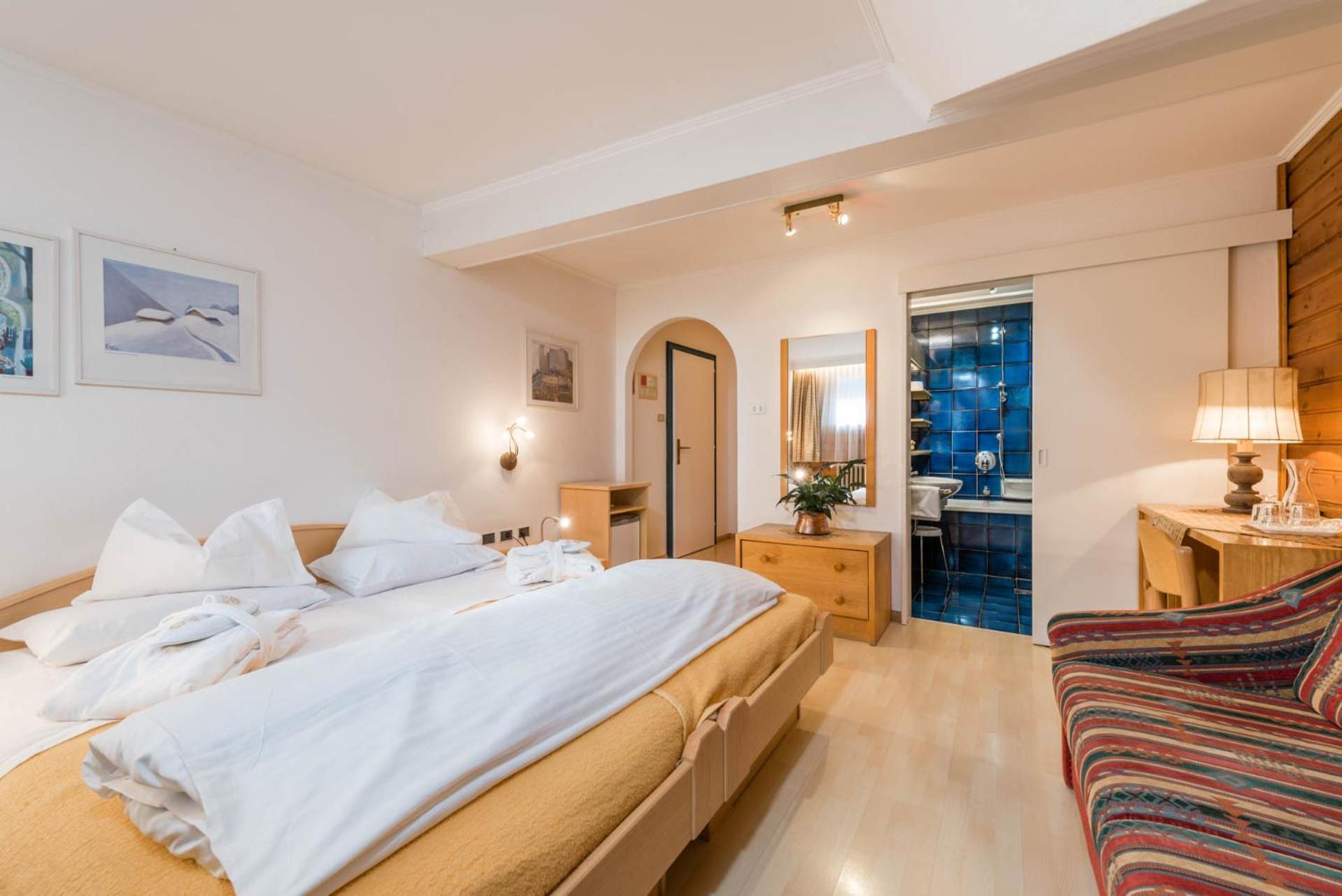 Hotel Cavallino Bianco - Weisses Roessl San Candido Dış mekan fotoğraf