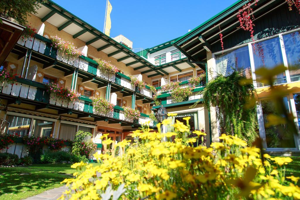 Hotel Cavallino Bianco - Weisses Roessl San Candido Dış mekan fotoğraf